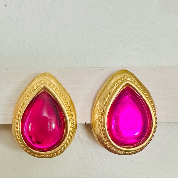 Gem-Craft Jewelry - Rare Vintage Gem-Craft Statement Pink Crystal & Gold Signed Clip On Earrings